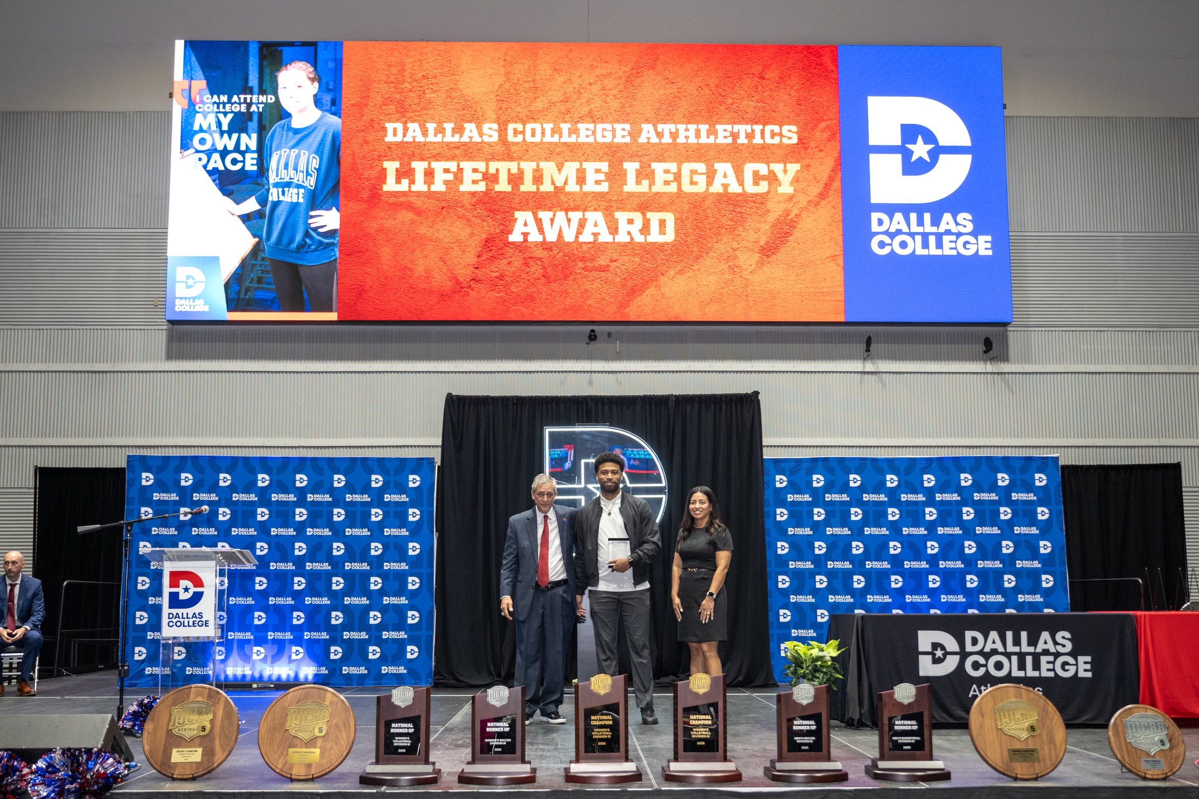 Mountain View and Pro Basketball Player Talton Named Dallas College Legacy Award winner